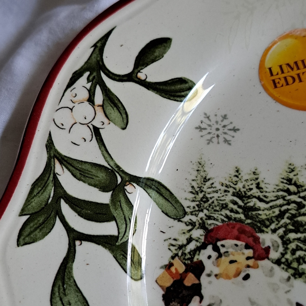 Better Homes and Gardens Santa In A Sleigh Salad/Dessert/Appetizer Plate - Picture 6 of 9